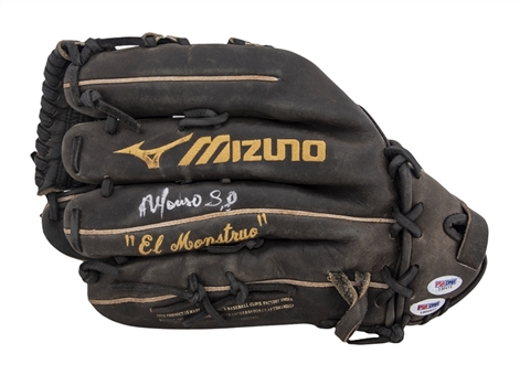 Circa 2009 Alfonso Soriano Game Used & Signed Mizuno MZP80 Outfielders Glove (PSA/DNA)
